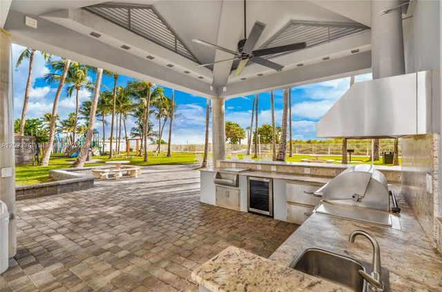 6301 Collins Avenue 2107, Miami Beach, FL 33141