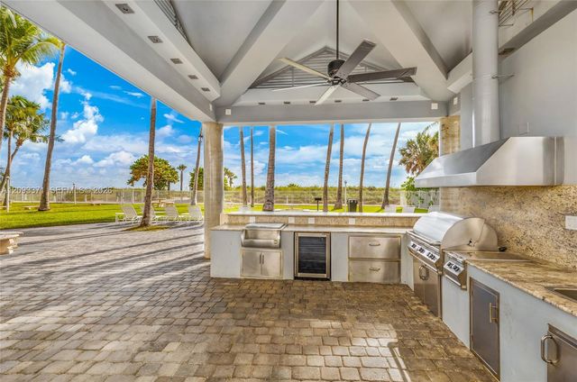 6301 Collins Avenue 2107, Miami Beach, FL 33141