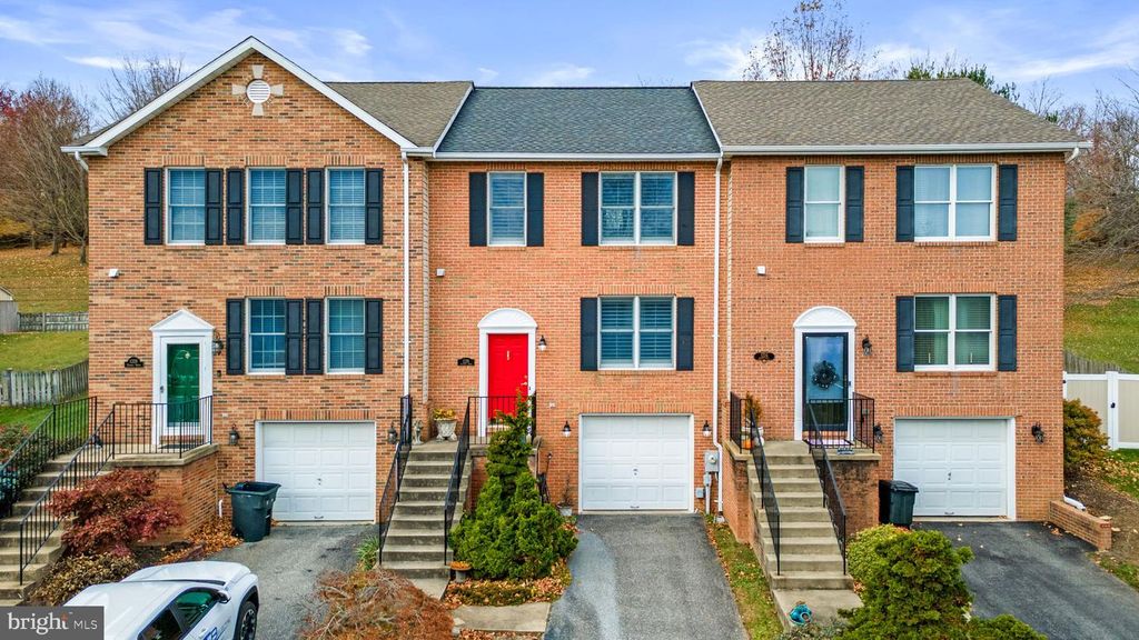1226 FAIRWAY DR, Westminster, MD 21158