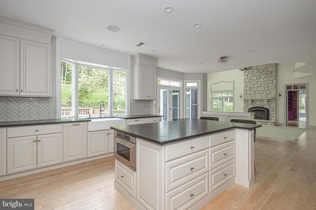 21 BELLINGHAMSHIRE PL, New Hope, PA 18938