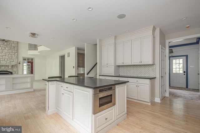21 BELLINGHAMSHIRE PL, New Hope, PA 18938