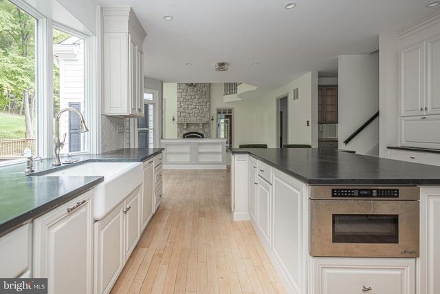 21 BELLINGHAMSHIRE PL, New Hope, PA 18938