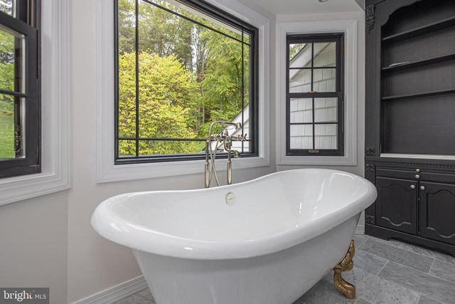 21 BELLINGHAMSHIRE PL, New Hope, PA 18938