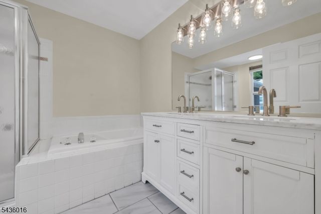 4 Woodmont Dr, Randolph Twp., NJ 07869