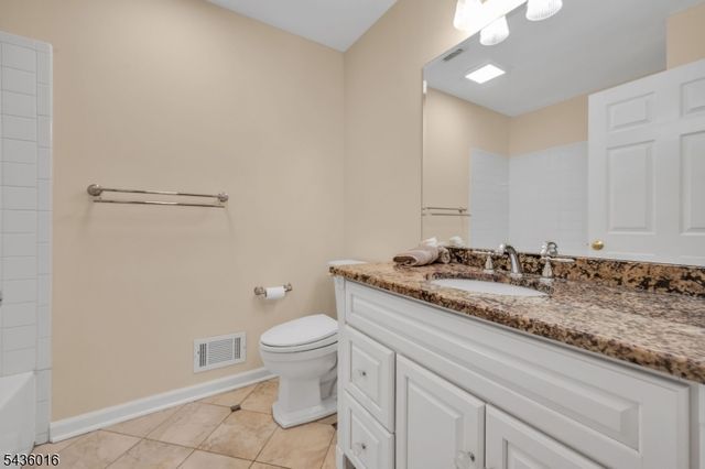 4 Woodmont Dr, Randolph Twp., NJ 07869