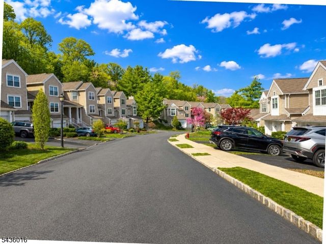 4 Woodmont Dr, Randolph Twp., NJ 07869