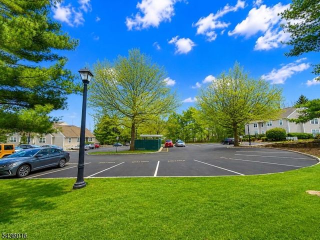 4 Woodmont Dr, Randolph Twp., NJ 07869