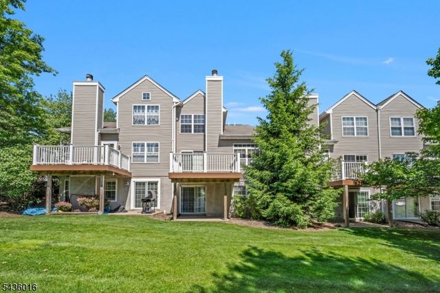 4 Woodmont Dr, Randolph Twp., NJ 07869