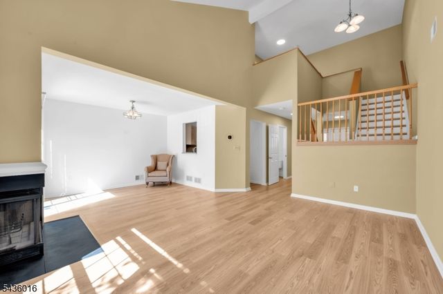 4 Woodmont Dr, Randolph Twp., NJ 07869