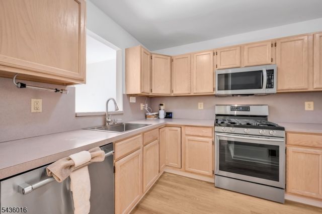 4 Woodmont Dr, Randolph Twp., NJ 07869