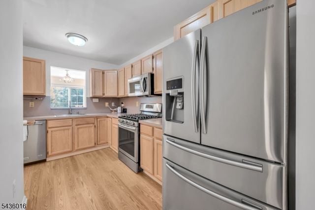 4 Woodmont Dr, Randolph Twp., NJ 07869