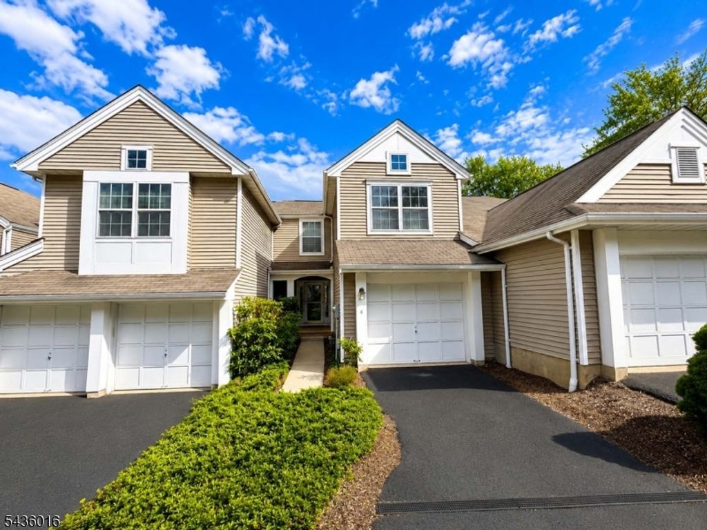 4 Woodmont Dr, Randolph Twp., NJ 07869