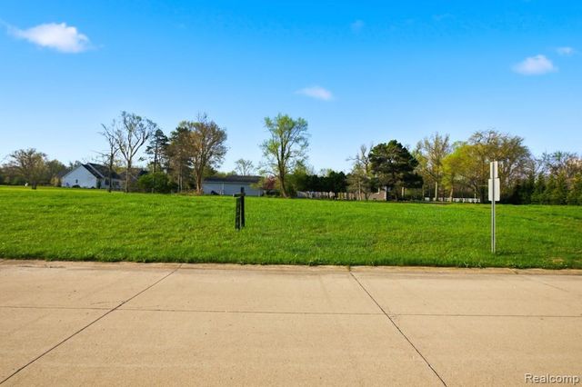 21 Potowatomi Drive, Grosse Ile, MI 48138