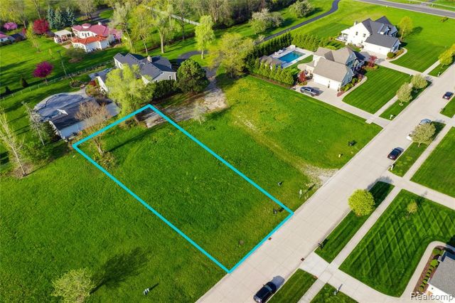 21 Potowatomi Drive, Grosse Ile, MI 48138