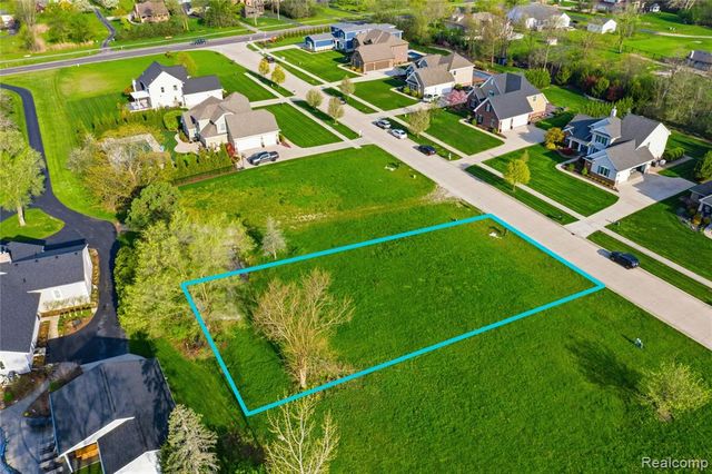 21 Potowatomi Drive, Grosse Ile, MI 48138