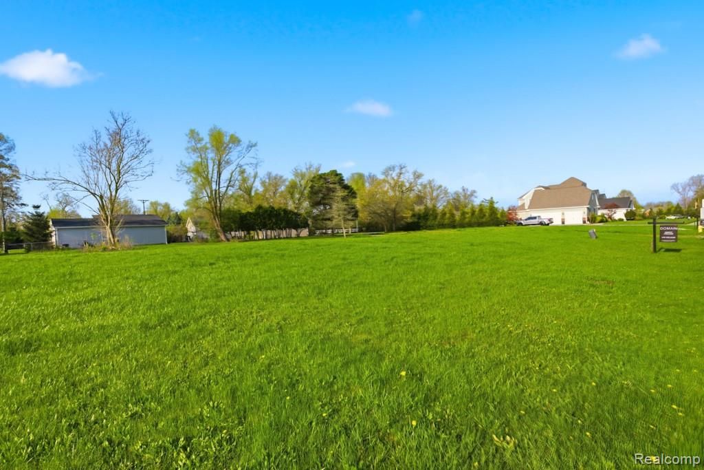 21 Potowatomi Drive, Grosse Ile, MI 48138