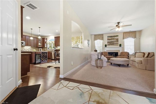 509 Hanbury RD W, Chesapeake, VA 23322