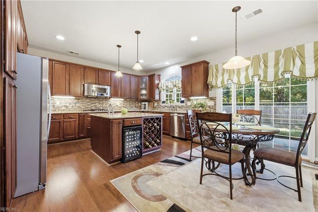 509 Hanbury RD W, Chesapeake, VA 23322