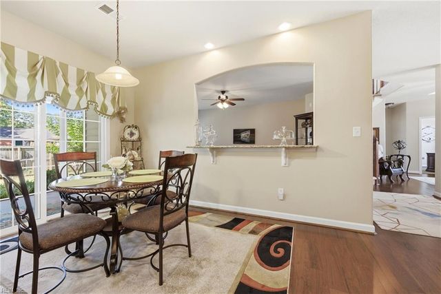509 Hanbury RD W, Chesapeake, VA 23322