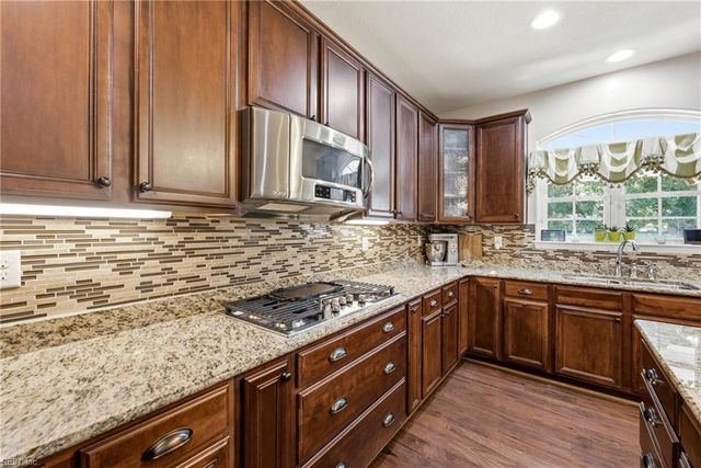 509 Hanbury RD W, Chesapeake, VA 23322