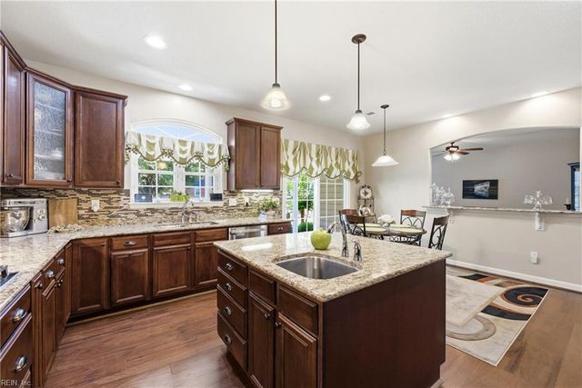 509 Hanbury RD W, Chesapeake, VA 23322