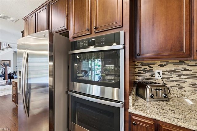 509 Hanbury RD W, Chesapeake, VA 23322