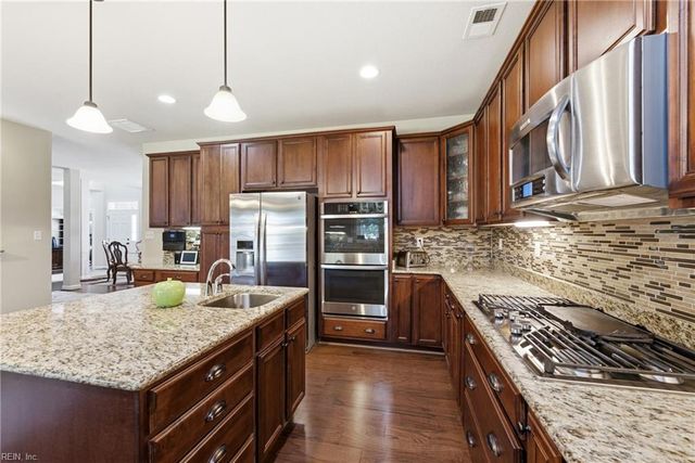 509 Hanbury RD W, Chesapeake, VA 23322