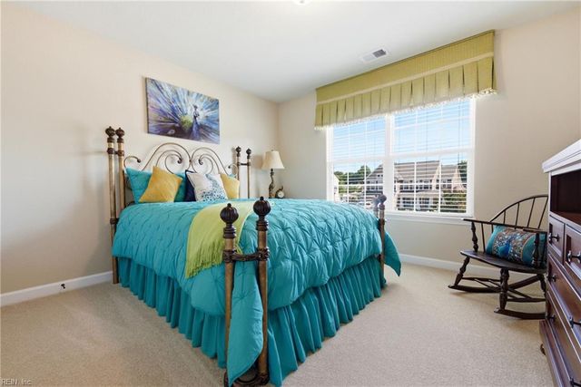 509 Hanbury RD W, Chesapeake, VA 23322