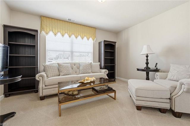 509 Hanbury RD W, Chesapeake, VA 23322
