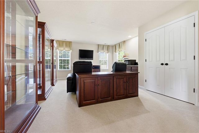 509 Hanbury RD W, Chesapeake, VA 23322