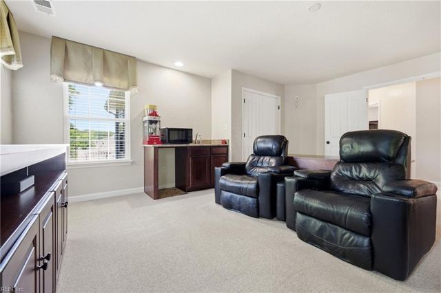 509 Hanbury RD W, Chesapeake, VA 23322