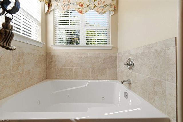 509 Hanbury RD W, Chesapeake, VA 23322