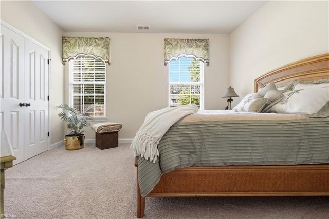 509 Hanbury RD W, Chesapeake, VA 23322