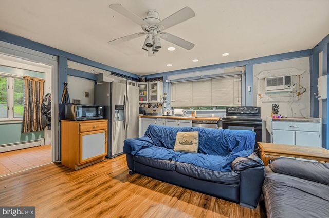 402 PENN GREEN RD, Landenberg, PA 19350