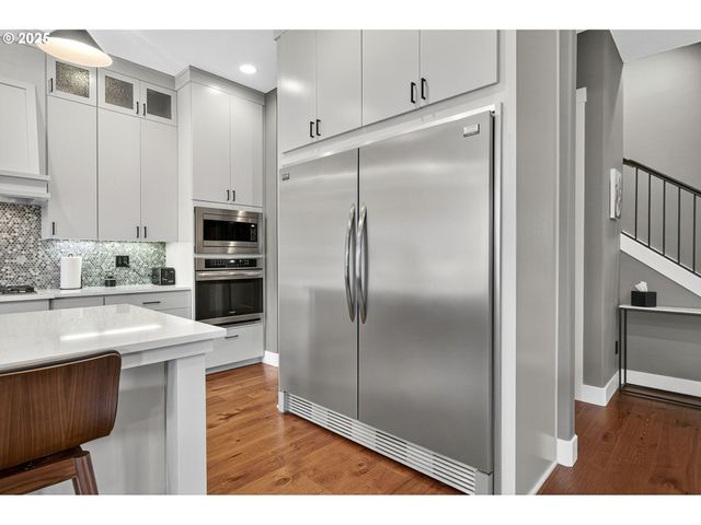 108 W 16TH St, La Center, WA 98629