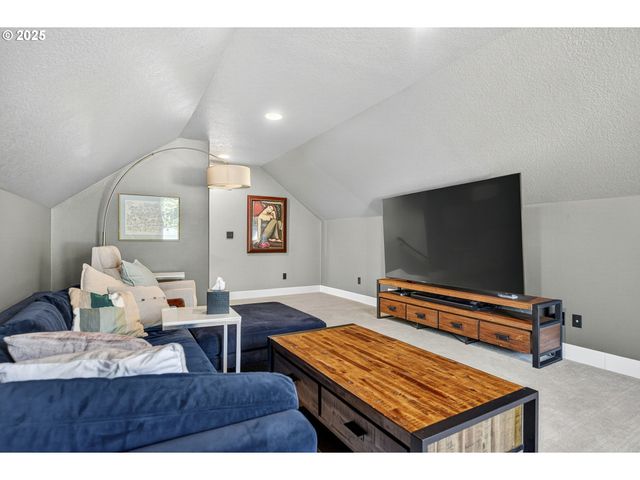 108 W 16TH St, La Center, WA 98629