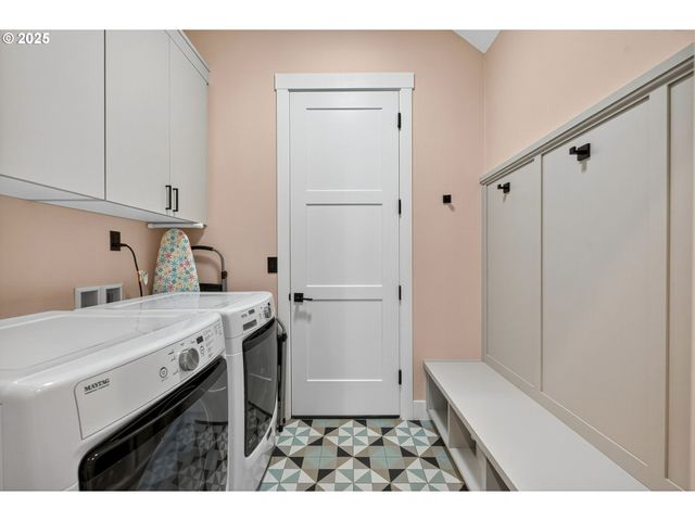 108 W 16TH St, La Center, WA 98629