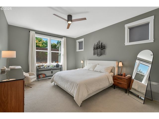 108 W 16TH St, La Center, WA 98629