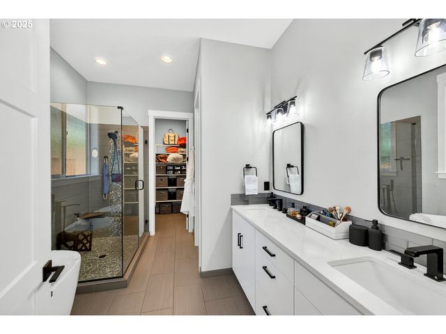 108 W 16TH St, La Center, WA 98629