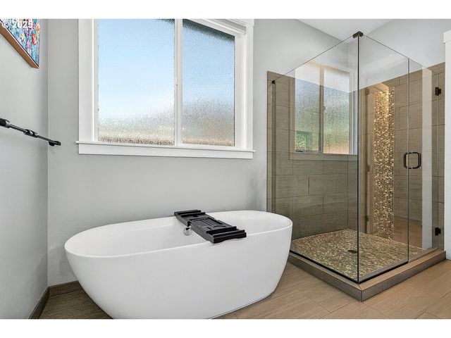 108 W 16TH St, La Center, WA 98629