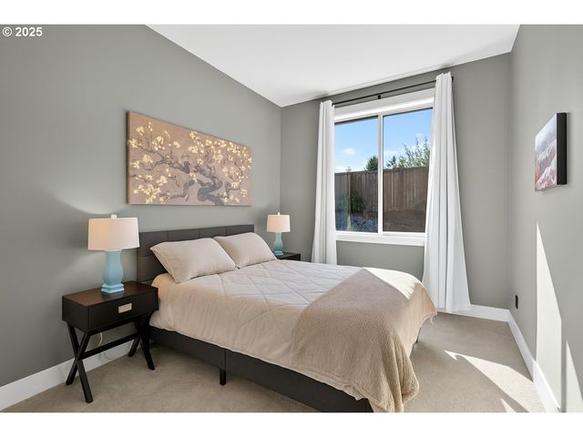 108 W 16TH St, La Center, WA 98629