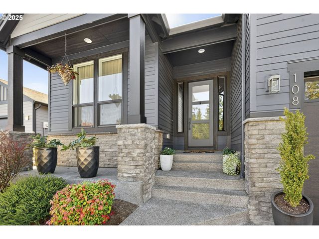 108 W 16TH St, La Center, WA 98629