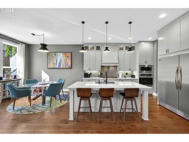 108 W 16TH St, La Center, WA 98629