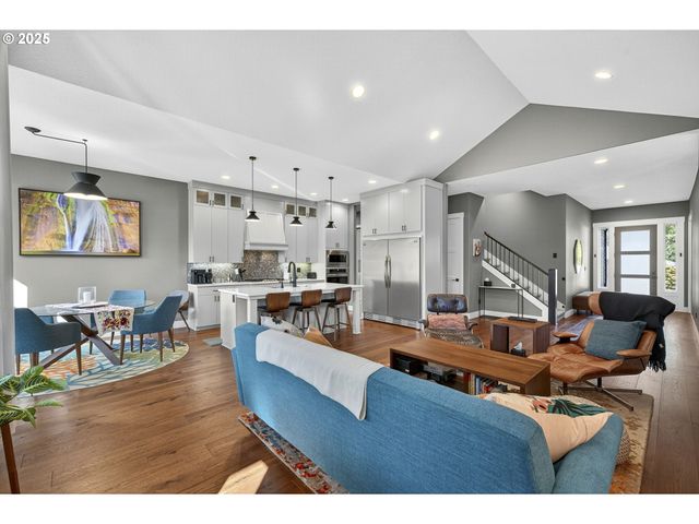 108 W 16TH St, La Center, WA 98629