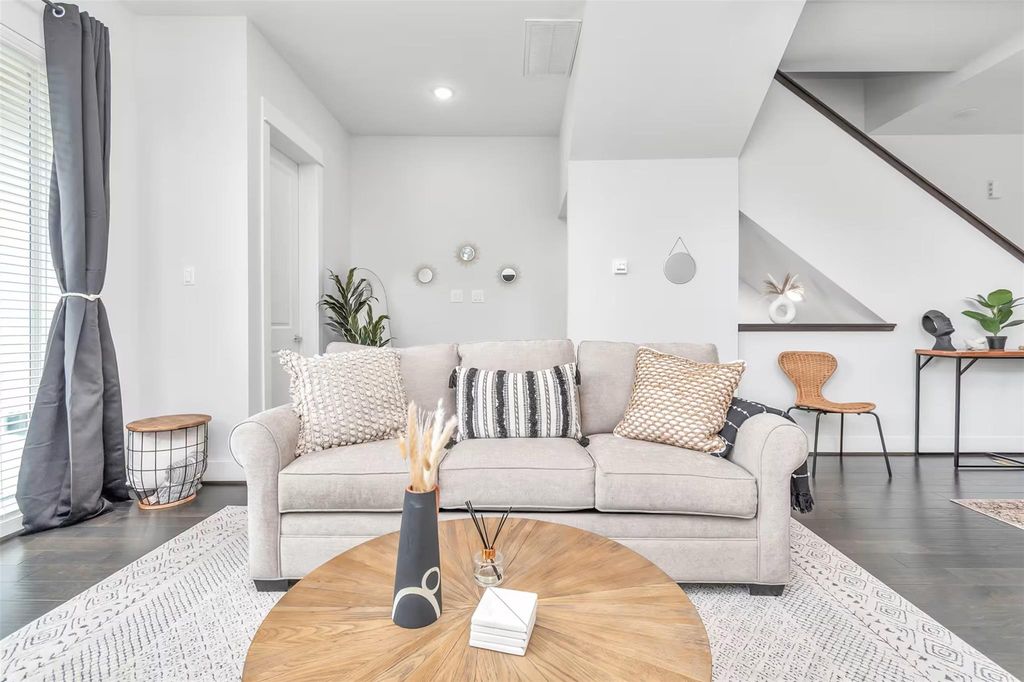 2817 Palm Street, Houston, TX 77004