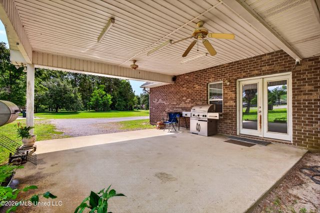 1200 Taranto Street, Waveland, MS 39576