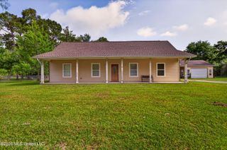 1200 Taranto Street, Waveland, MS 39576