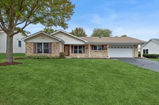 1362 S Parkview Terrace, Algonquin, IL 60102