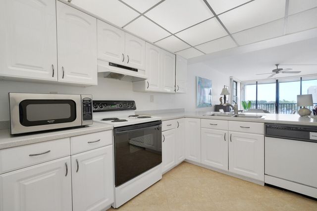 8 Royal Palm Way 401, Boca Raton, FL 33432