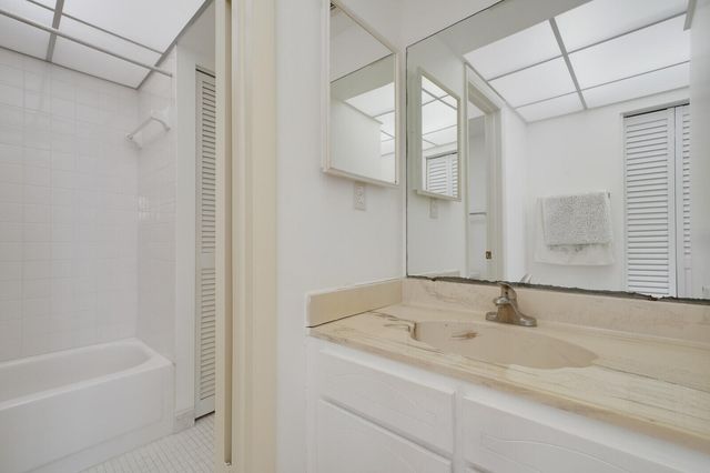 8 Royal Palm Way 401, Boca Raton, FL 33432